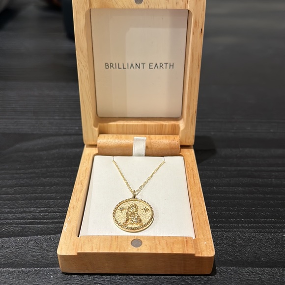 Leo Zodiac Diamond Pendant 14K Yellow Gold & Diamond - Picture 3 of 5